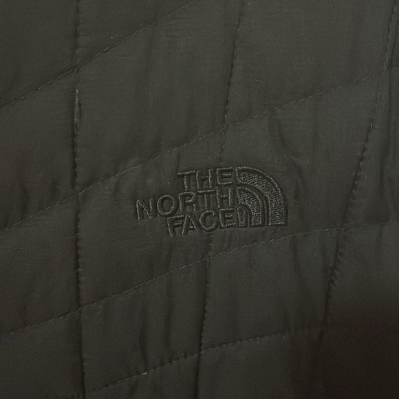 the north face light puffer jacket - Picture 4 of 4